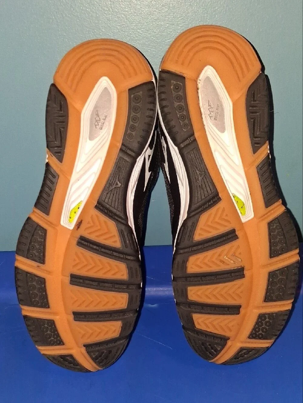 Mizuno Womens Wave Luminous Volleyball Shoes SIZE 9.5 EUC